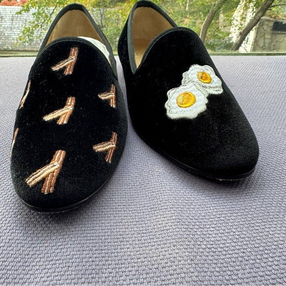 Del Toro Black Velvet Loafers with Egg and Bacon Embroidery - Picture 4 of 8